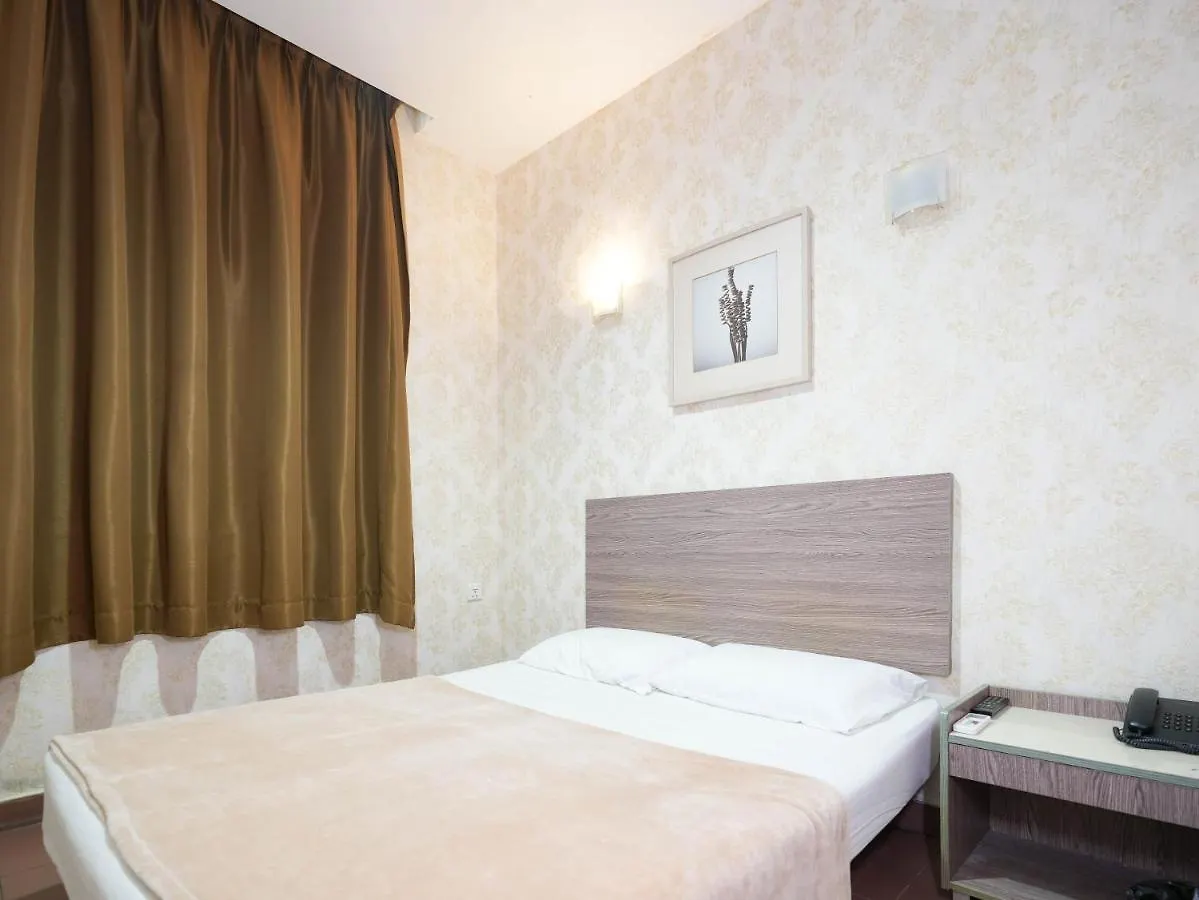 Mountbatten Hotel Singapore 3*,